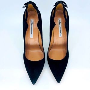 Black suede bow backed pumps